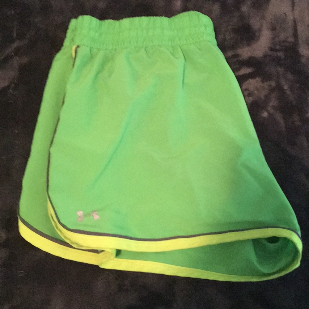 🔥Final pricedrop🔥Under Armour semi-fitted shorts